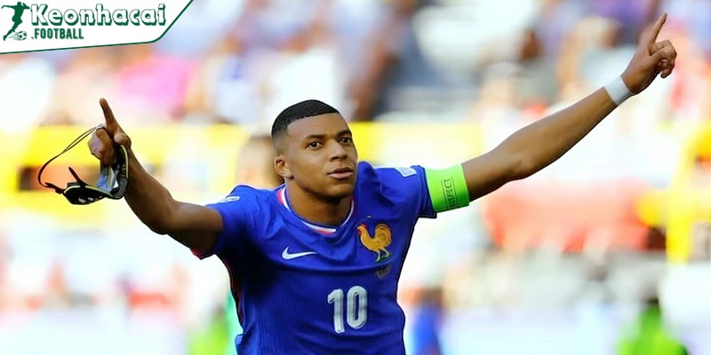 Kylian Mbappe là một trong những tiền đạo xuất sắc nhất thế giới hiện nay