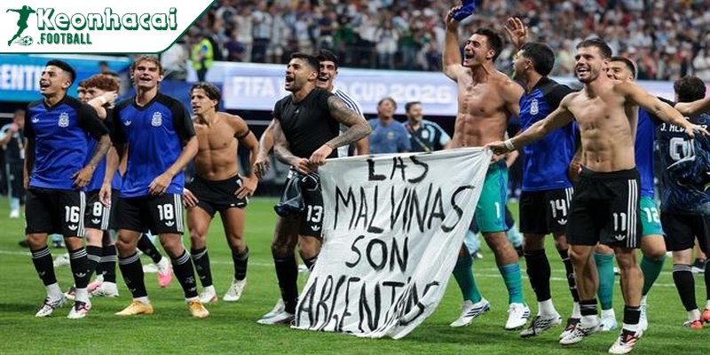 Argentina gây tranh cãi sau chiến thắng trước tuyển Anh