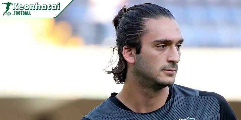 Giacomo Satalino là ai? Tiểu sử, sự nghiệp và phong cách thi đấu chi tiết 4 Khả năng chơi chân và tham gia xây dựng bóng