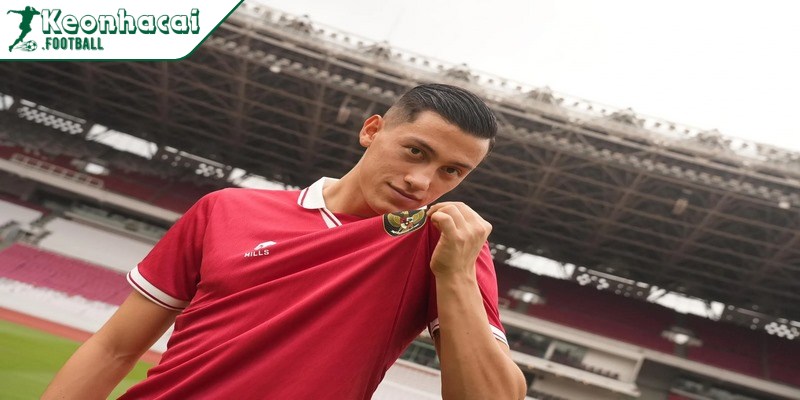 Tiểu sử cầu thủ Jay Idzes: Sự nghiệp và hành trình thành thủ lĩnh Indonesia 3 Năm 2018, Jay Idzes chính thức bước vào bóng đá chuyên nghiệp